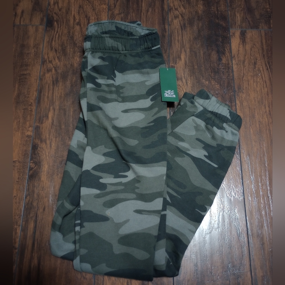 NWT Wild Fable Unisex Camo Print High-Rise Jogger Sweatpants
